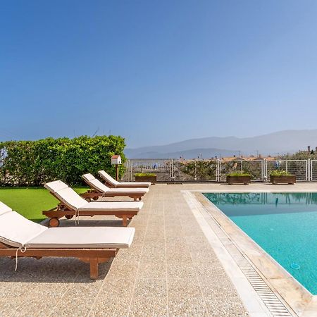 The House Of Gratitude - Poolside Retreat Villa Loutra Elenis Eksteriør billede