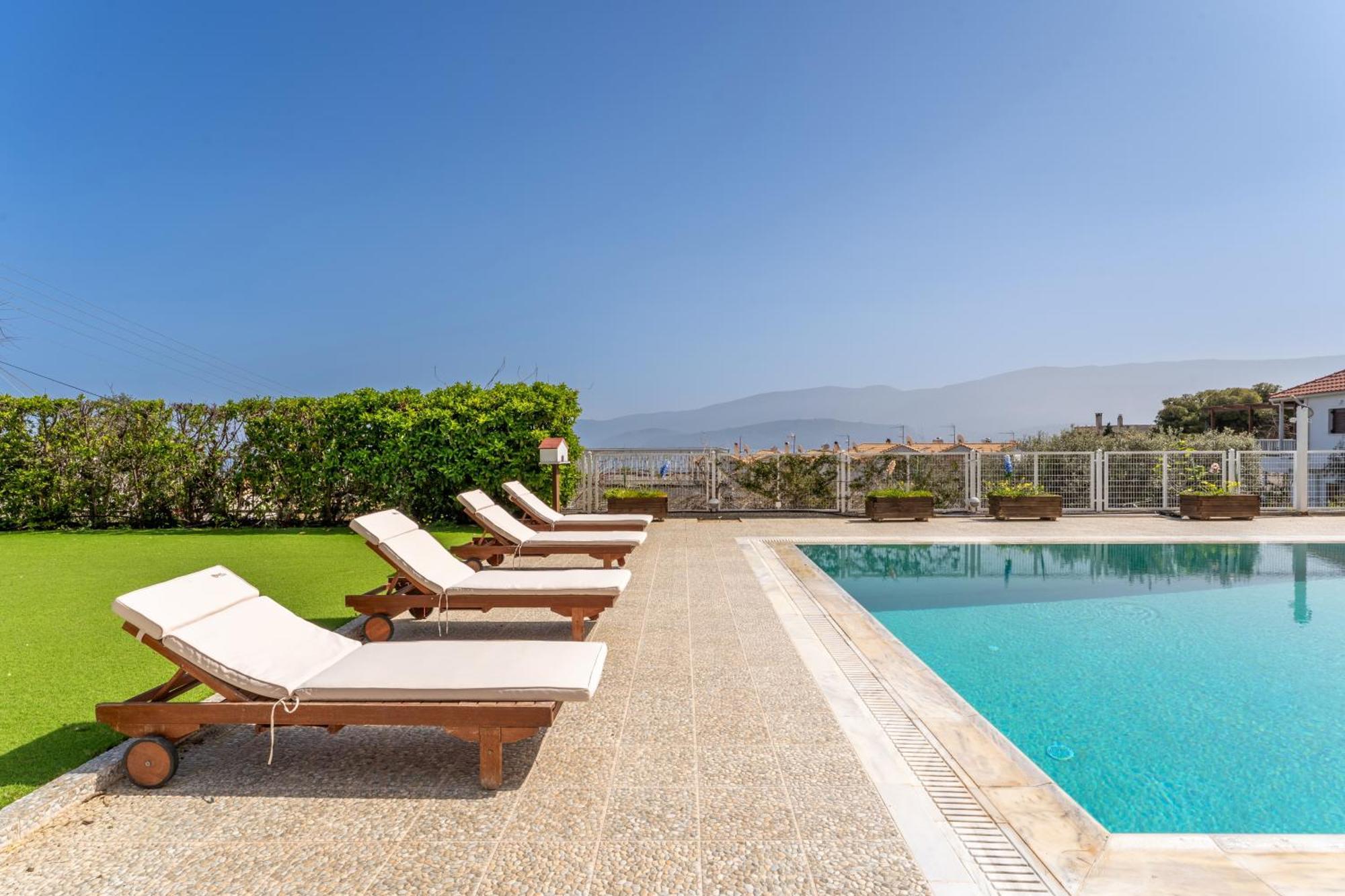 The House Of Gratitude - Poolside Retreat Villa Loutra Elenis Eksteriør billede