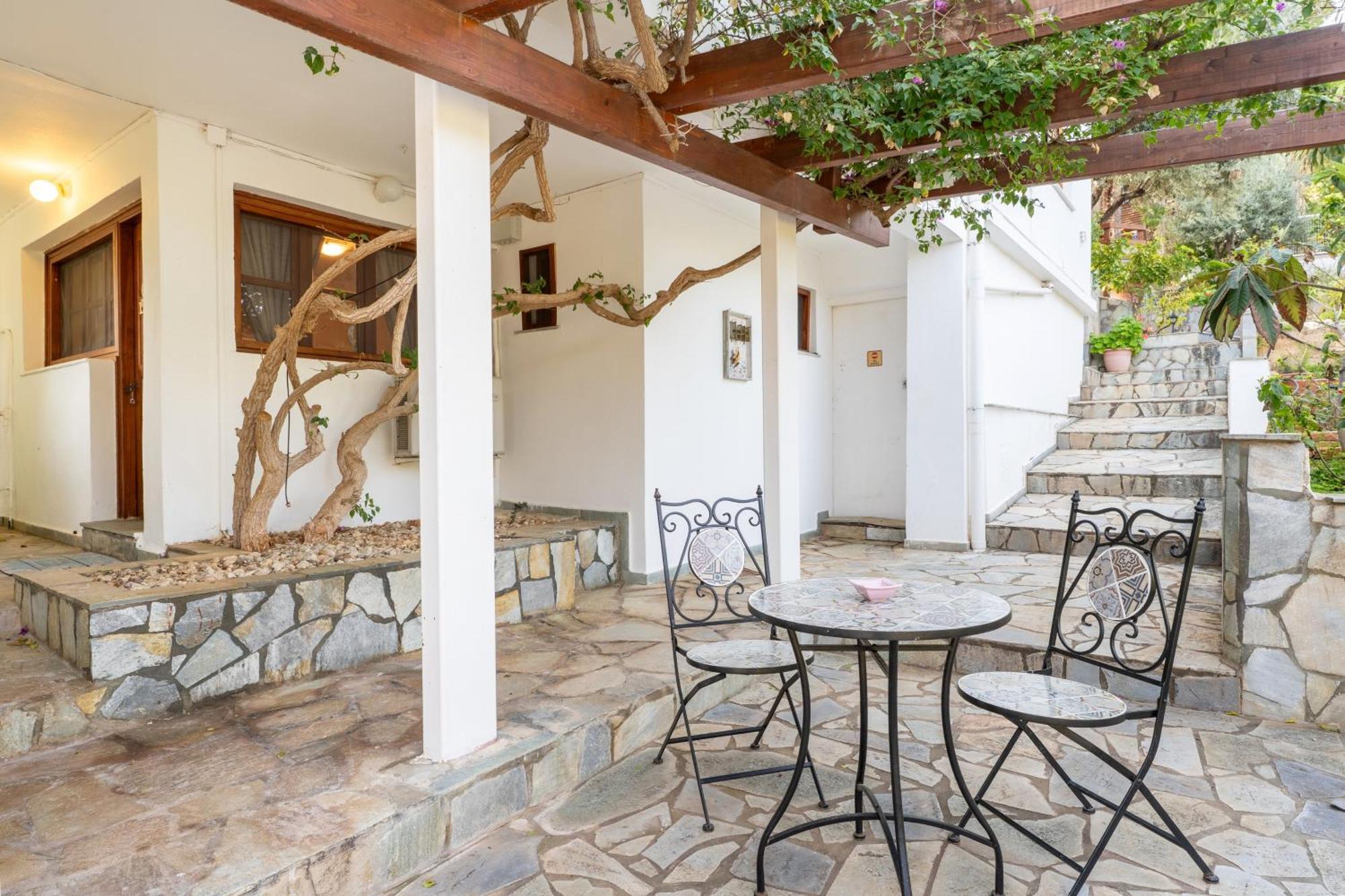 The House Of Gratitude - Poolside Retreat Villa Loutra Elenis Eksteriør billede